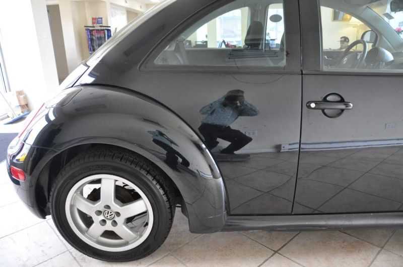 Volkswagen New Beetle Image 2